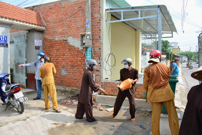 Continuing to support people in need in the Covid-19 pandemic of Hoang Phap Pagoda (series 4)